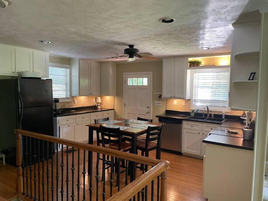Cozy, Lake Lanier Property With Amazing Views Villa Dawsonville Eksteriør bilde